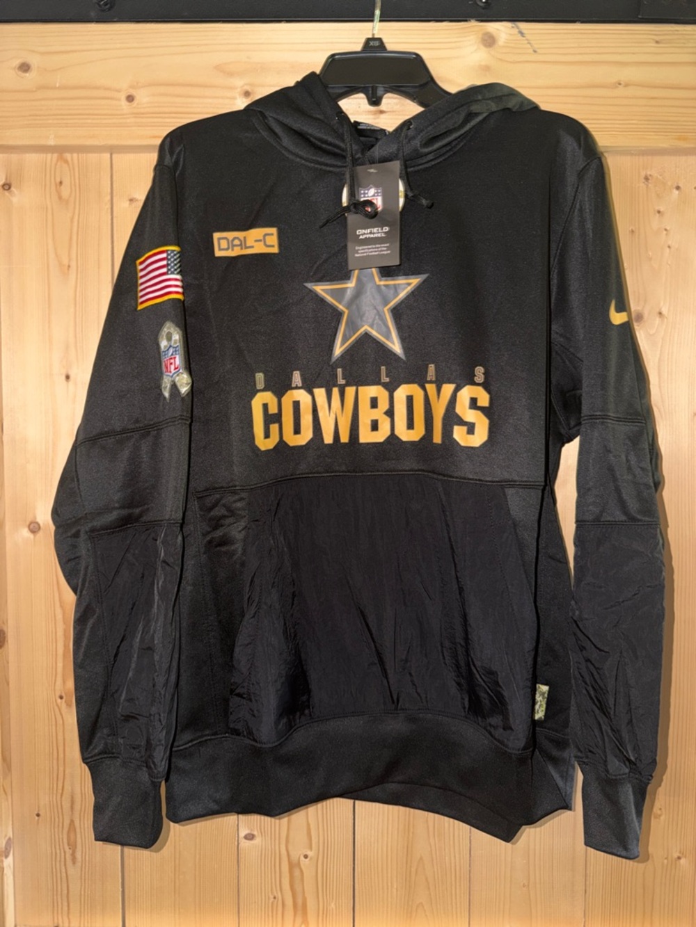 🔥 Dallas Cowboys Black & Gold On-Field Hoodie – Size Medium (NWT) 🔥